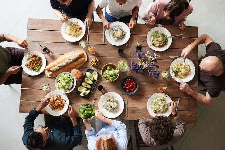 BENEFITS OF SHARING A MEAL TOGETHER